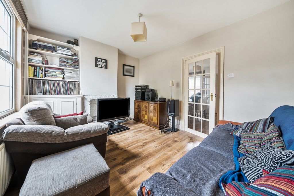 Property photo 2 of 23 1320497-9-686E996...