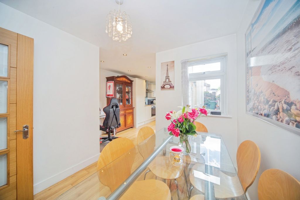 Property photo 3 of 18 Pbox-Img.Jpg