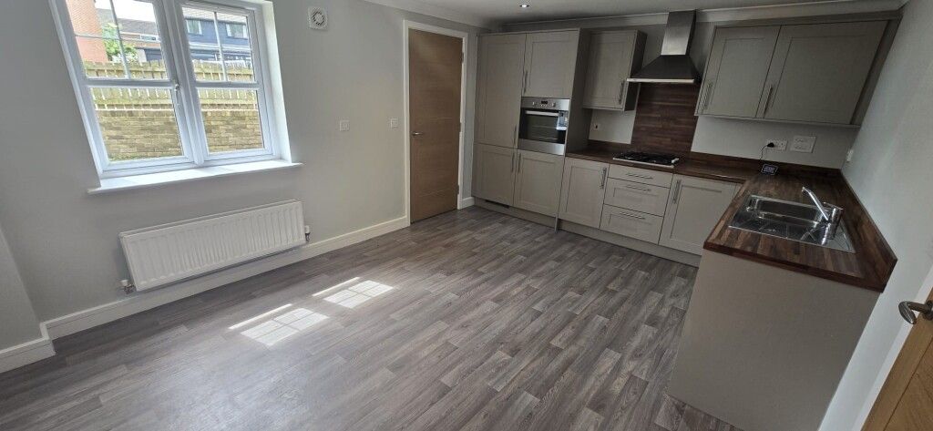 Property photo 2 of 11 Picture No. 25