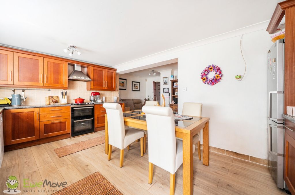 Property photo 3 of 20 Kitchen