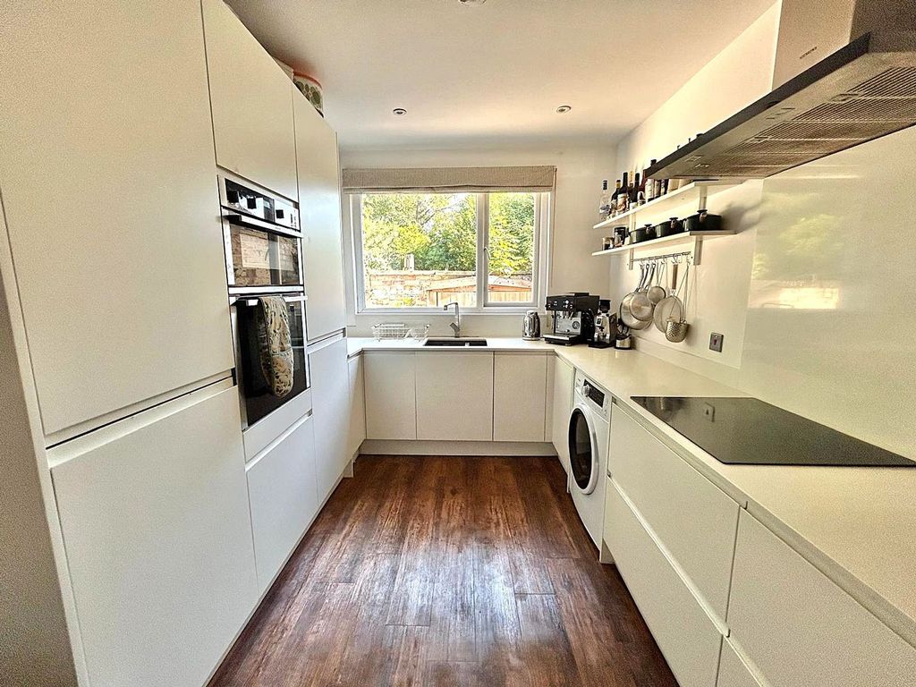 Property photo 3 of 24 Kitchen