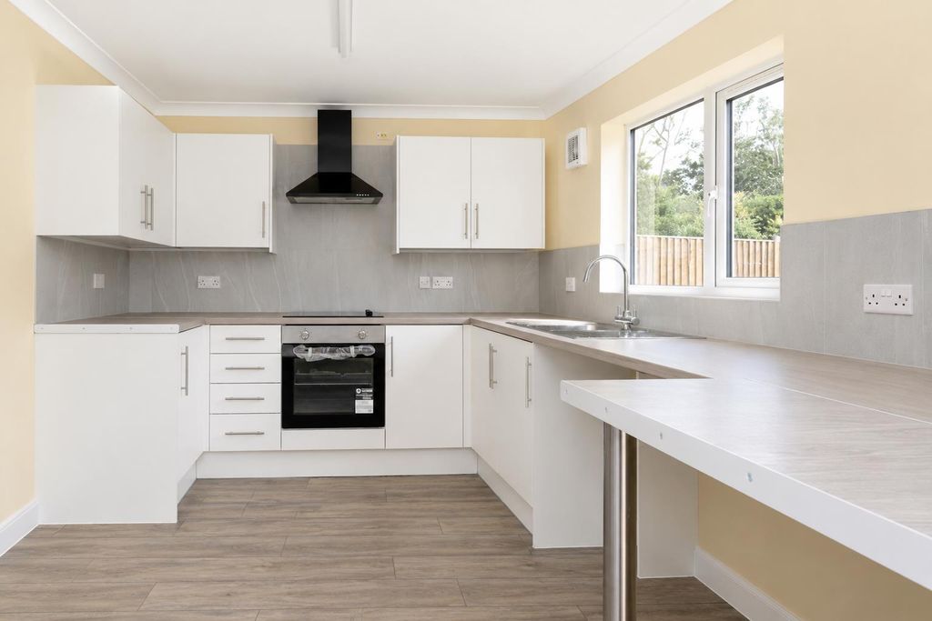 Property photo 3 of 15 Kitchen.Jpg