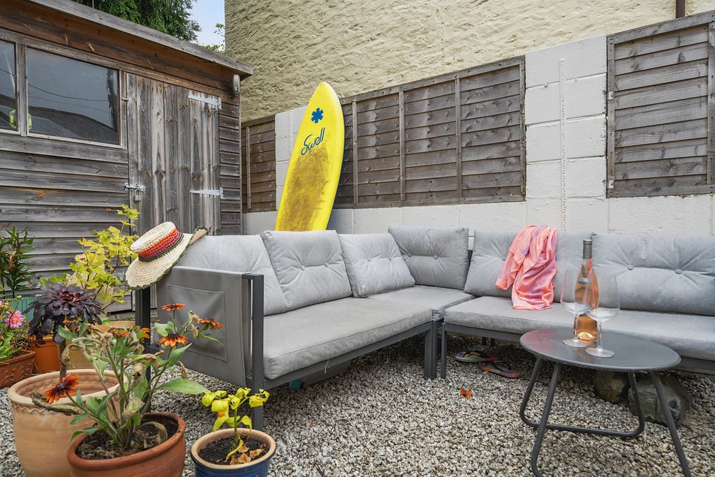 Property photo 2 of 20