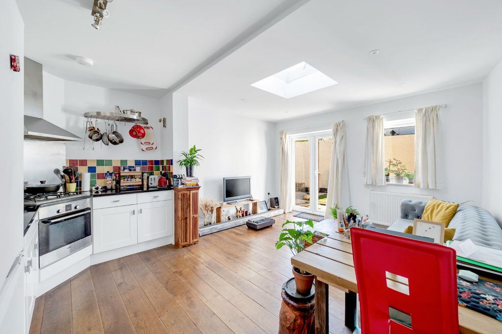 Property photo 2 of 12 5597961