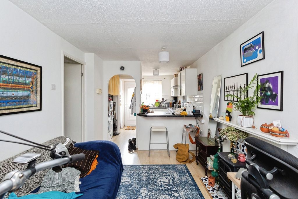 Property photo 3 of 16 Photo