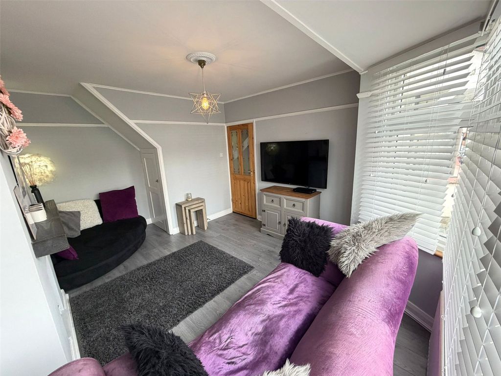 Property photo 2 of 21 Living Room