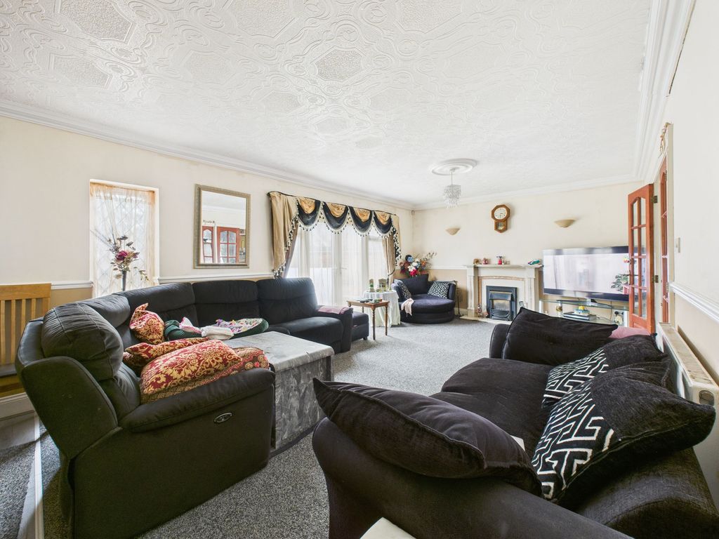 Property photo 2 of 24 Lounge/Dining Room