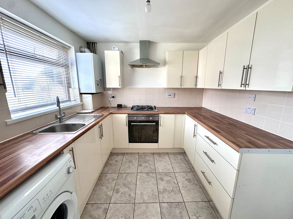 Property photo 2 of 11 Kitchen