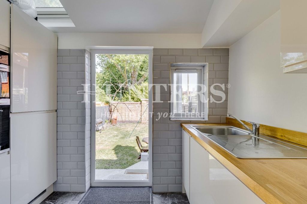 Property photo 2 of 17 167 Tower Gardens Rd, N17-07.Jpg