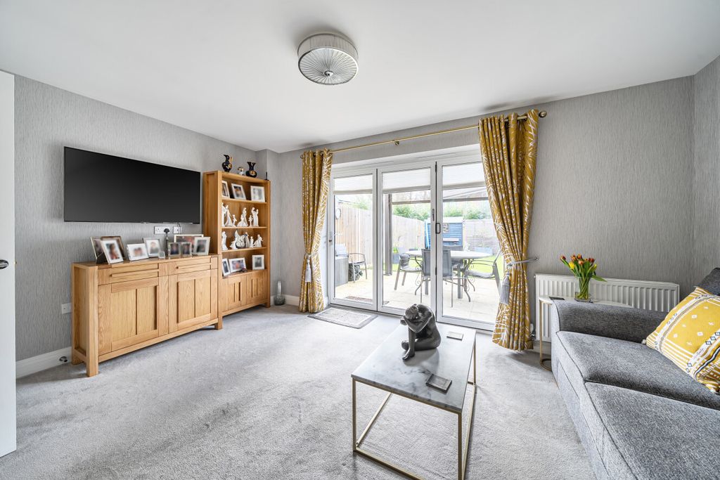 Property photo 2 of 16 1429211-9-69B049d...