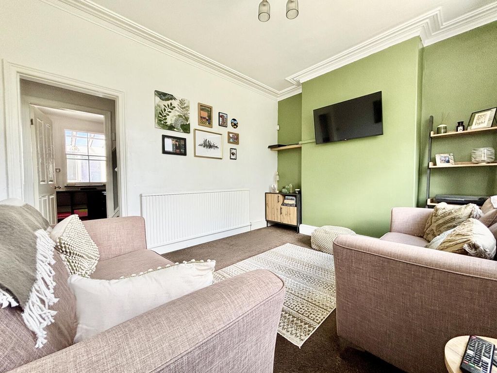 Property photo 3 of 18 Living Room
