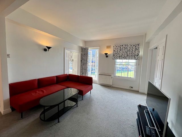 Property photo 1 of 10 Living Room