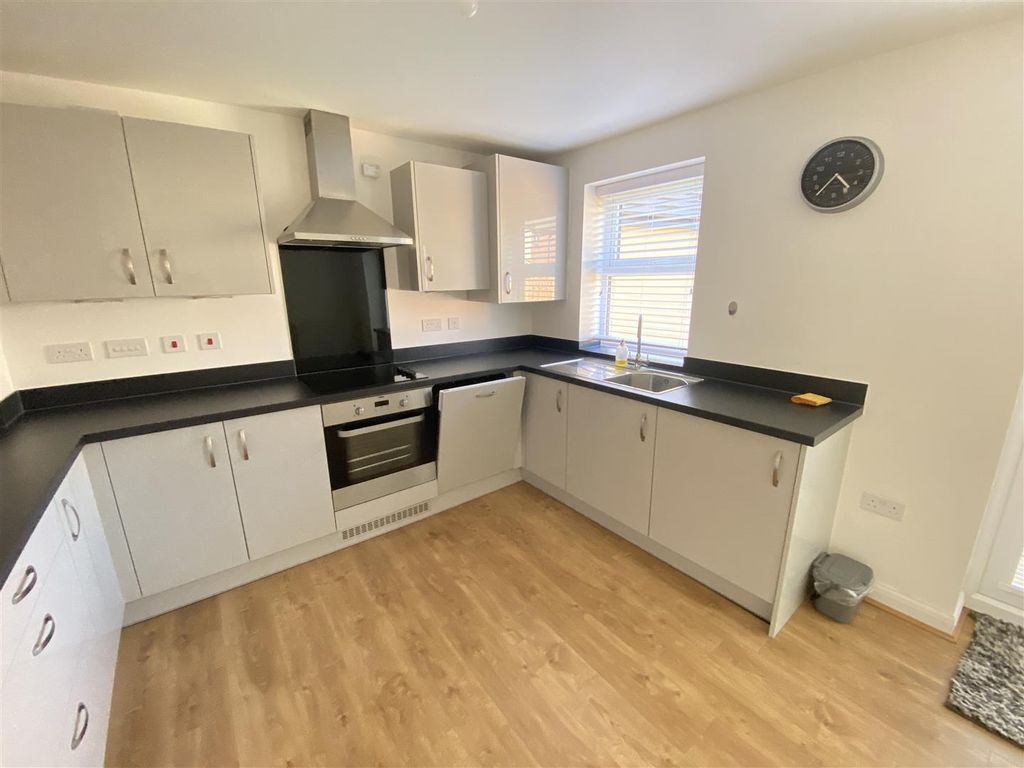 Property photo 2 of 18 Kitchen