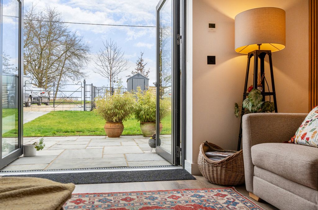 Property photo 2 of 21 Living Room