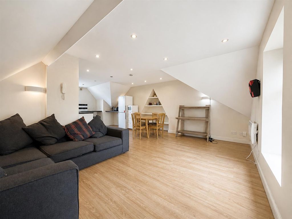 Property photo 2 of 10 81C741Ed-1Ac5-49F5-8610-31Addf8A7F1D.Png
