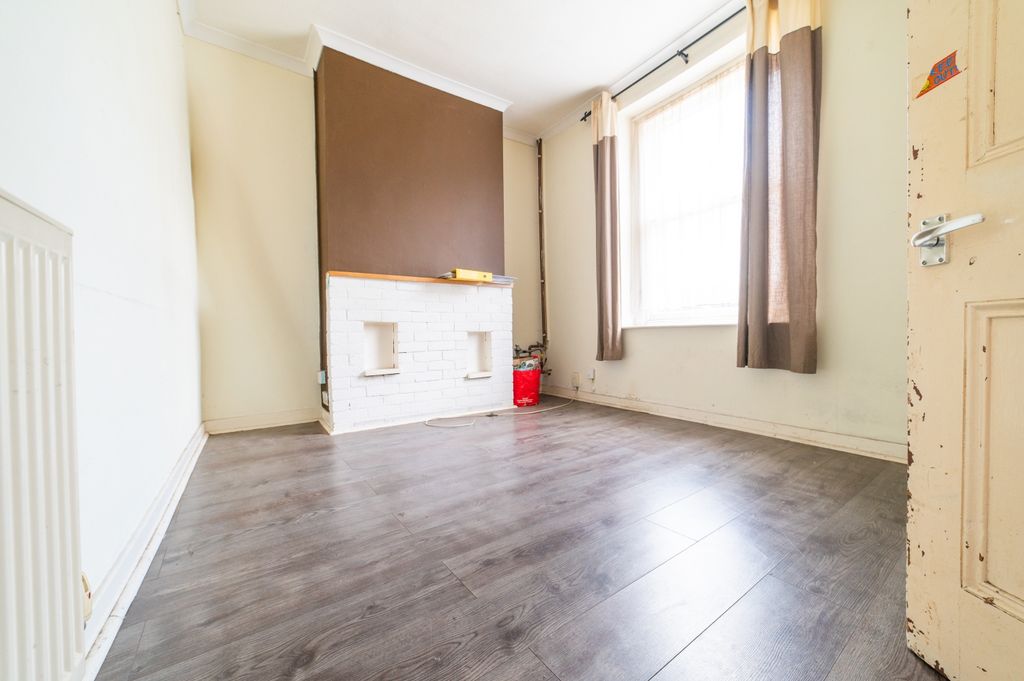 Property photo 2 of 16 Call 02920 454555 To Secure Your Viewing_1