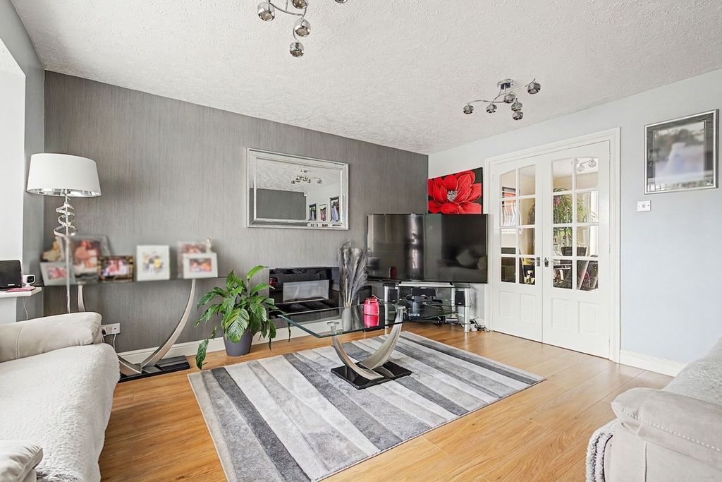 Property photo 3 of 23