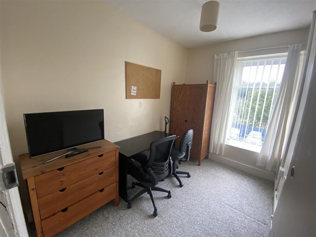 Property photo 2 of 5 Room 5