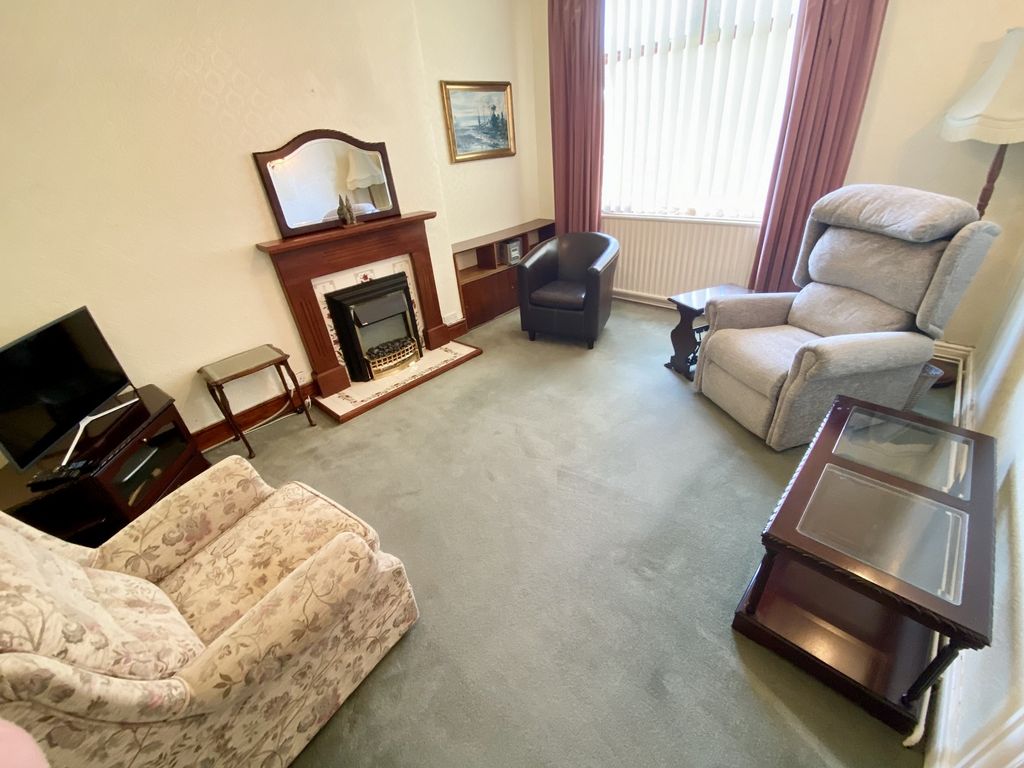 Property photo 2 of 14 Lounge