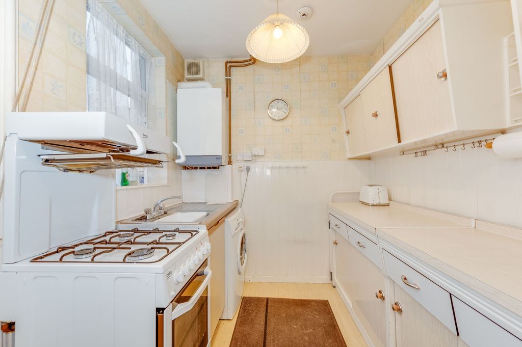 Property photo 2 of 25