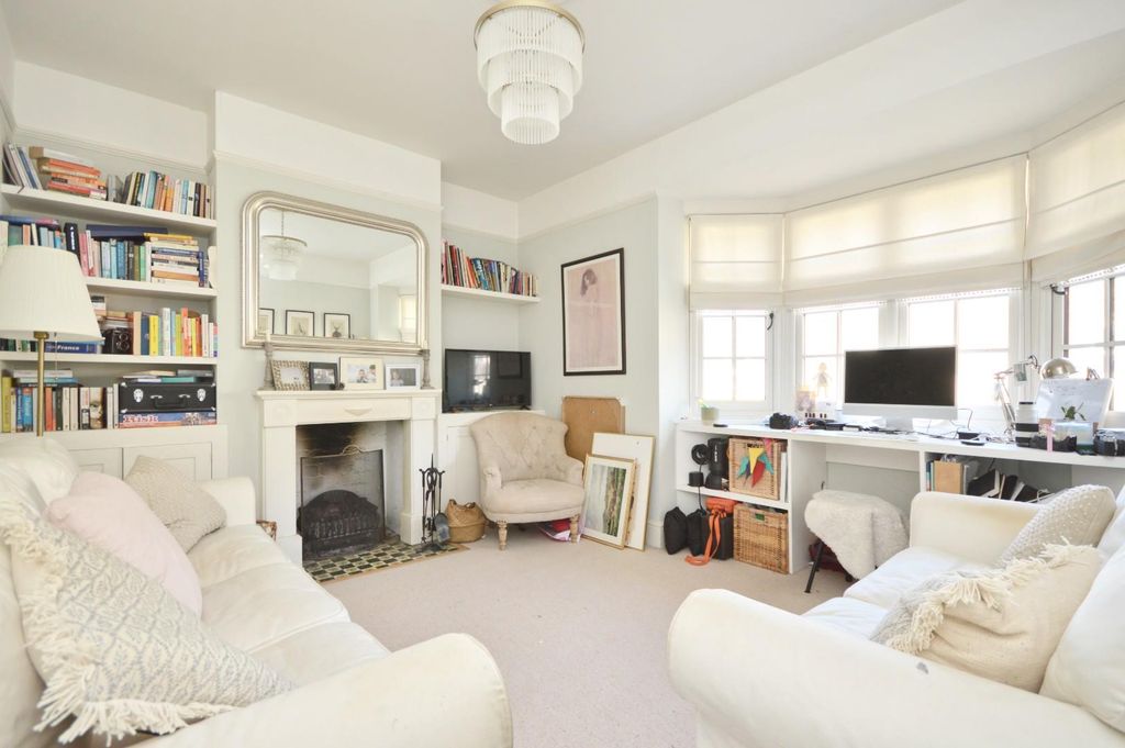 Property photo 2 of 23 Lounge