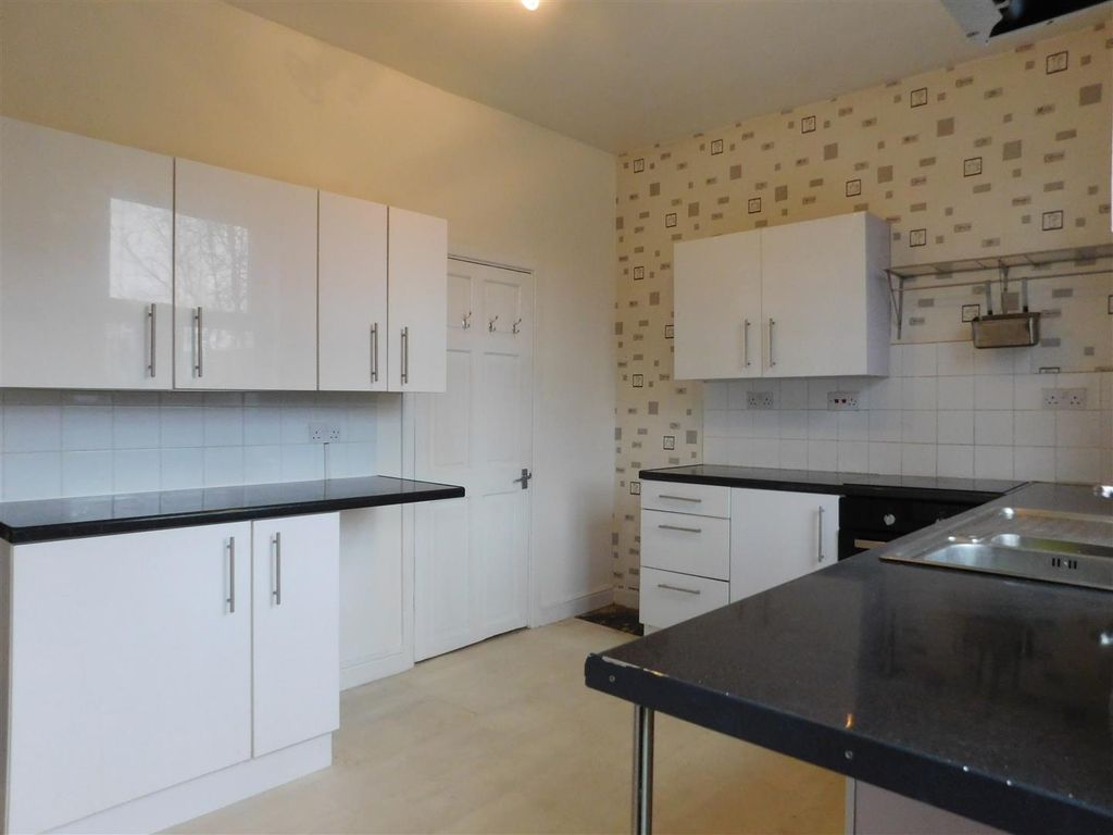 Property photo 3 of 9 Kitchen