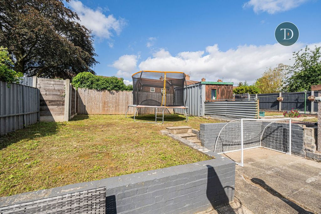Property photo 2 of 25
