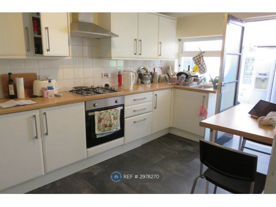 Property photo 2 of 4 Kitchen