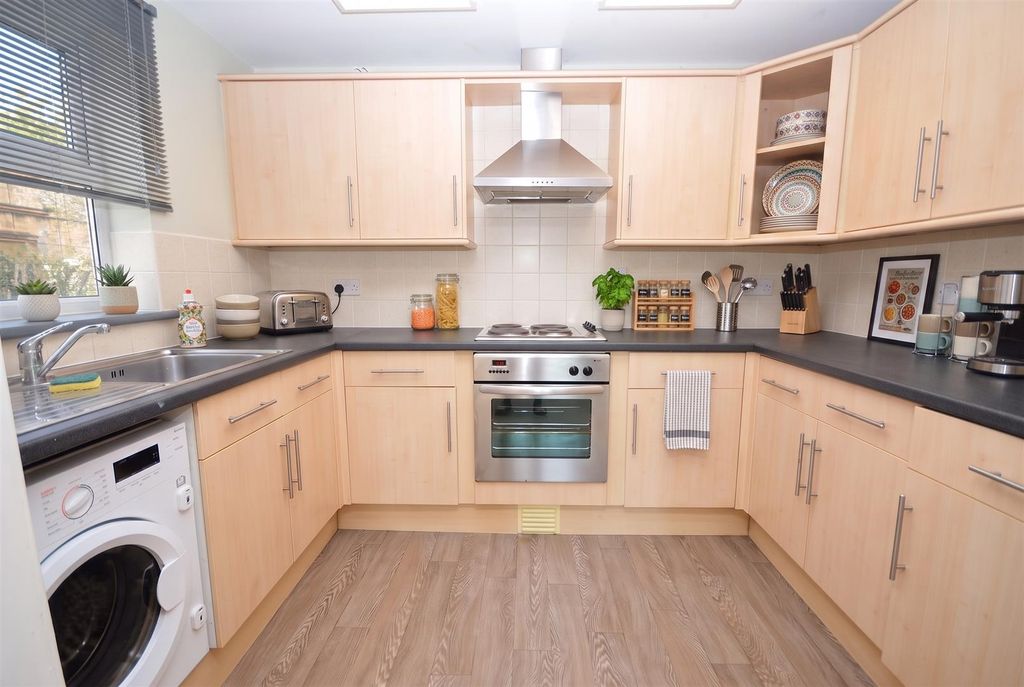 Property photo 3 of 8 Kitchen.Jpg
