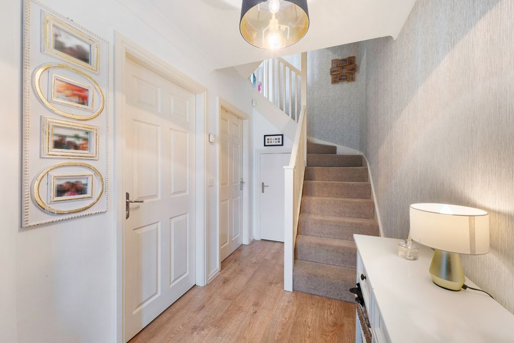 Property photo 2 of 44 4351814