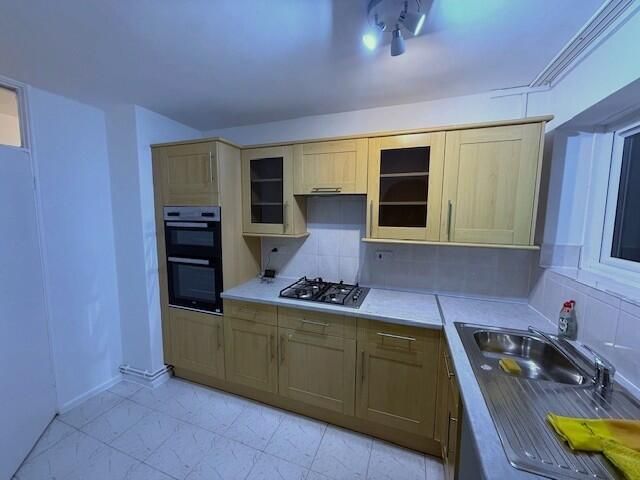 Property photo 1 of 11 Kitchen