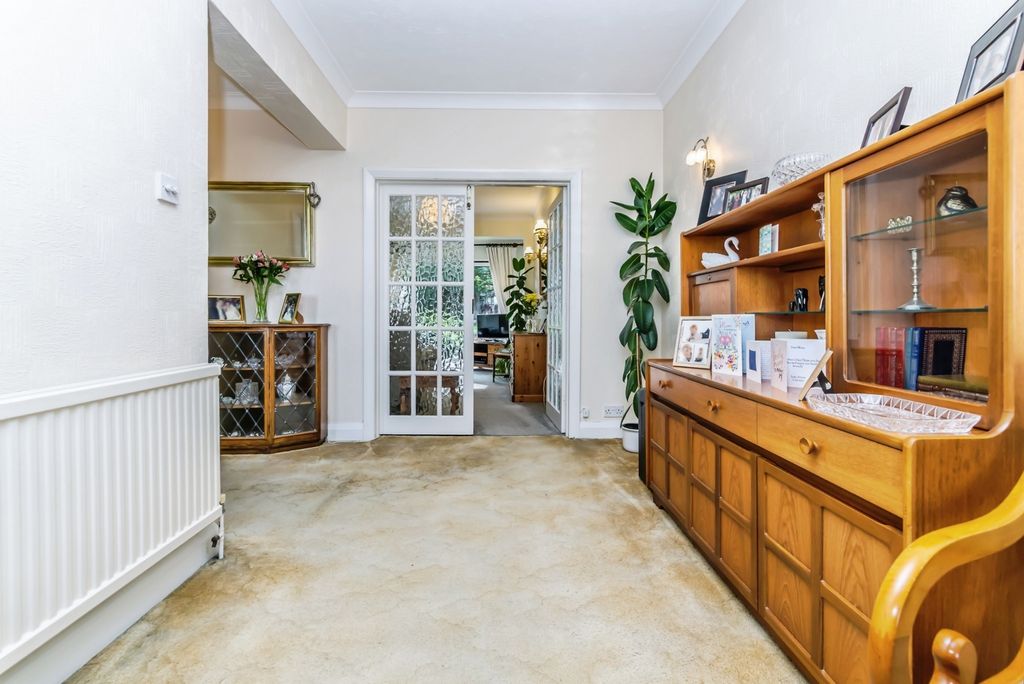 Property photo 2 of 12 Hallway