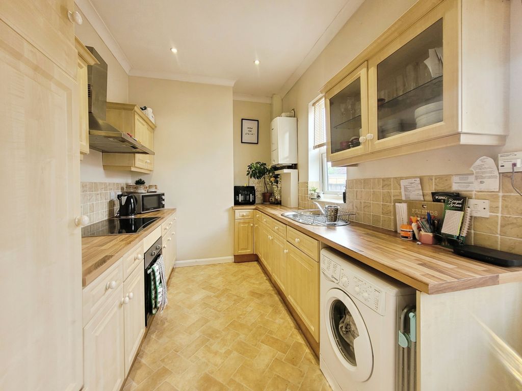 Property photo 3 of 18 Kitchen