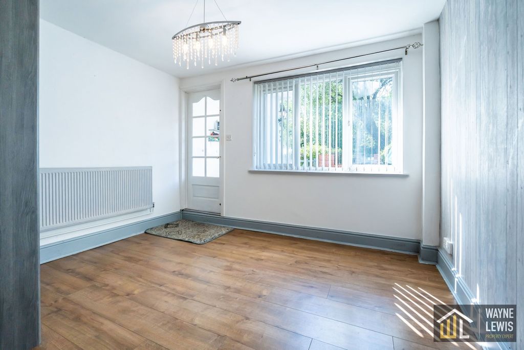 Property photo 3 of 31