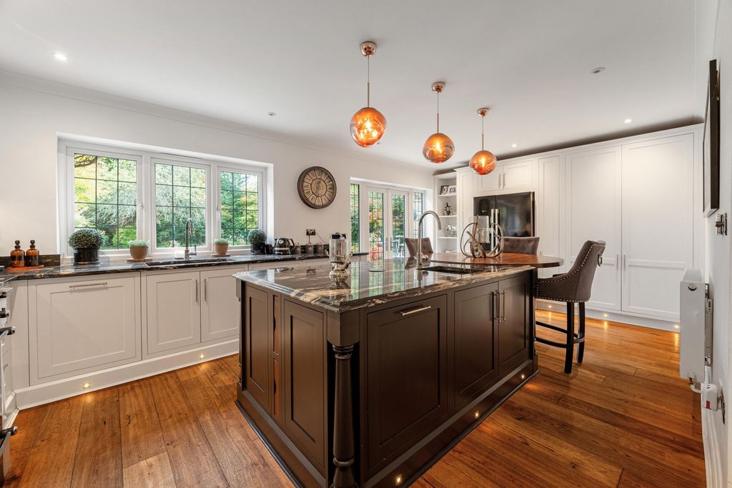 Property photo 3 of 27