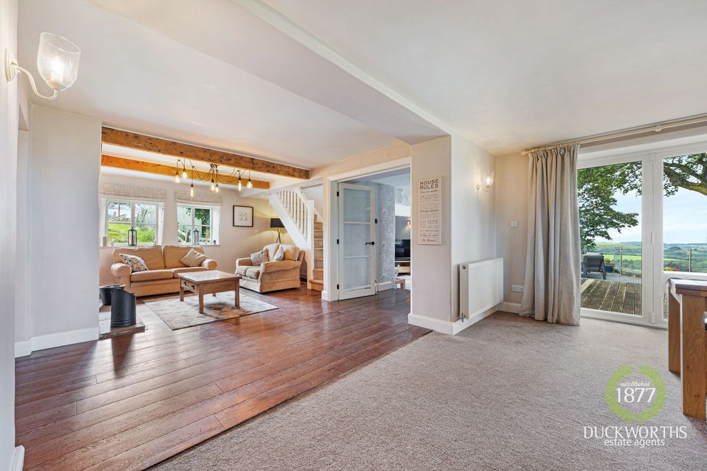 Property photo 2 of 119