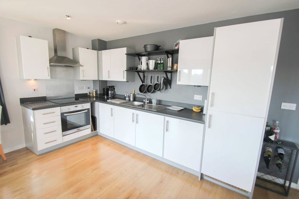 Property photo 3 of 9 Kitchen