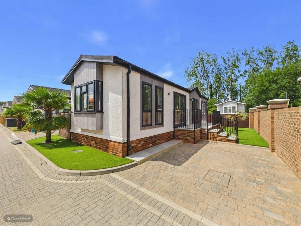 Property photo 1 of 8 Front