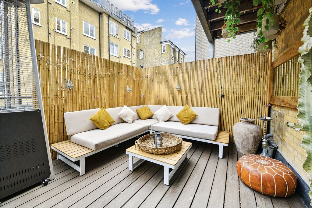 Property photo 2 of 14 Terrace