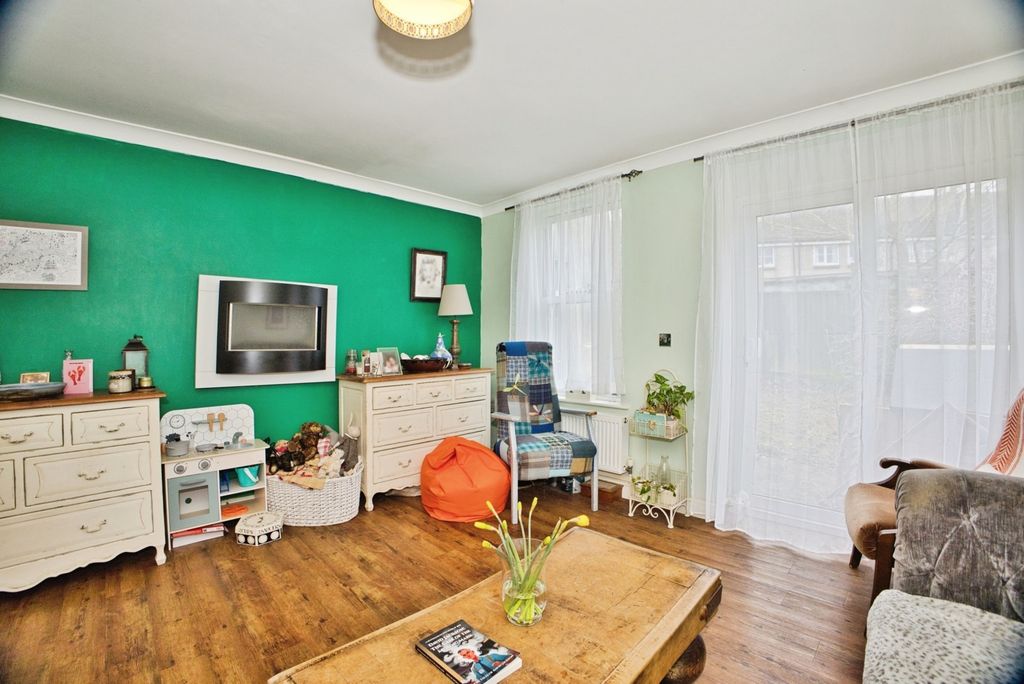 Property photo 3 of 18 Pbox-Img.Jpg