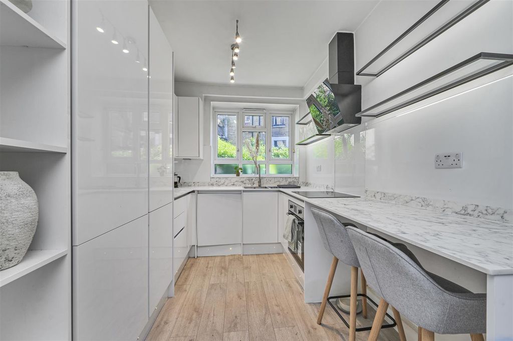 Property photo 2 of 19 Eden_Harper_-_Queens_Court__Meath_Street__Sw11_4Hz