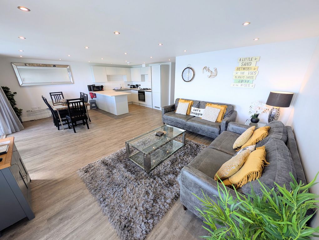 Property photo 1 of 32