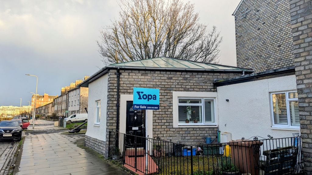 Property photo 1 of 9 1000042083