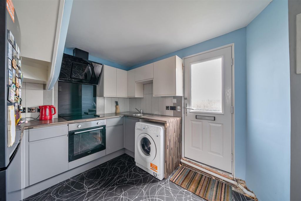 Property photo 3 of 16 Kitchen