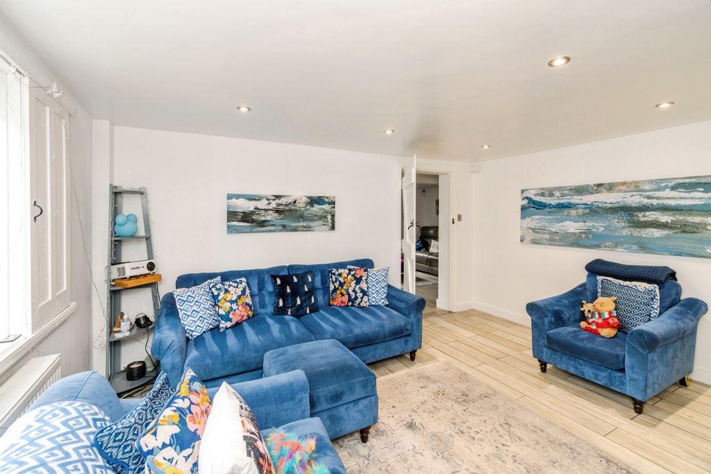 Property photo 2 of 26 Pbox-Img.Jpg