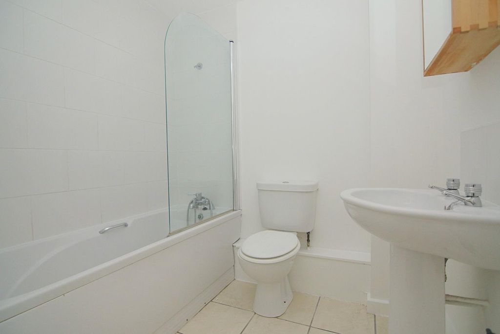 Additional image 4 of 2 bed flat for saleBroadlands Gardens, Pudsey LS28