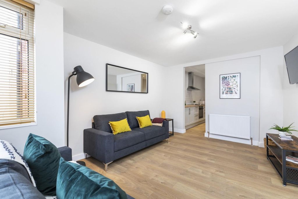 Property photo 1 of 6 Bright, Modern Living Room With Wood Flooring, Com...