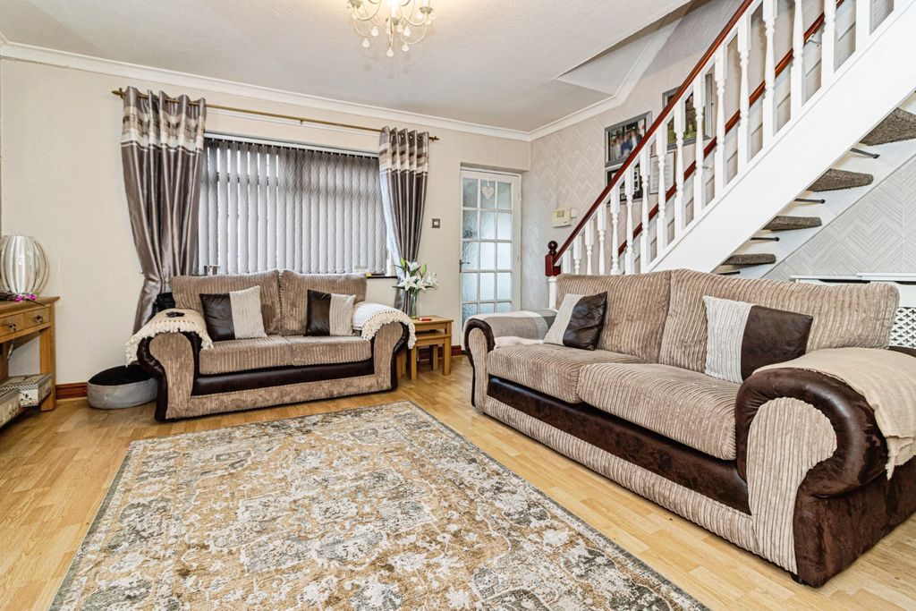 Property photo 2 of 15 Lounge