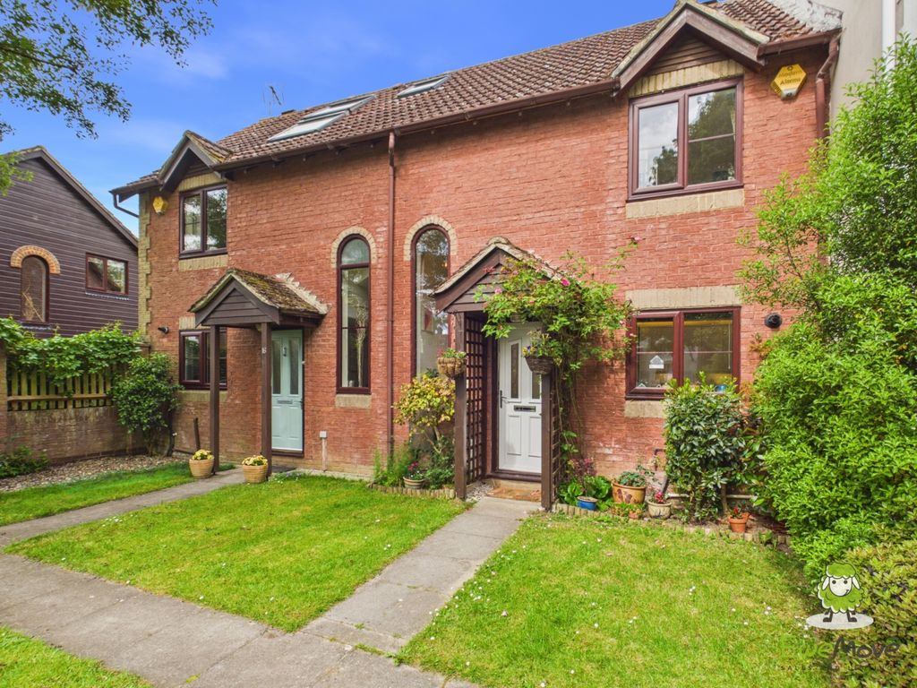 Property photo 1 of 18 Ewemove Estate Agents Basingstoke - Pond Road