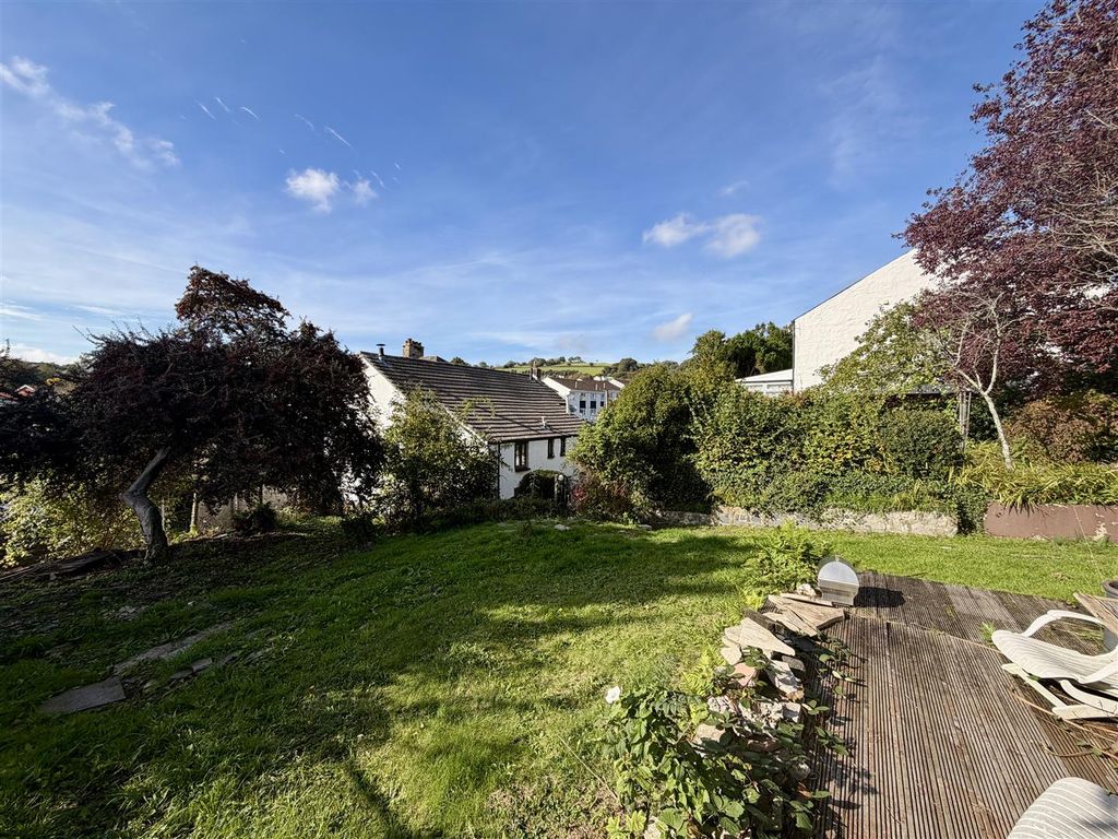 Property photo 2 of 25 Outside